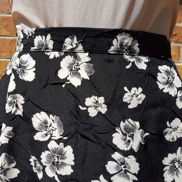 FR Bentley plus black skirt - Picture 3 of 10